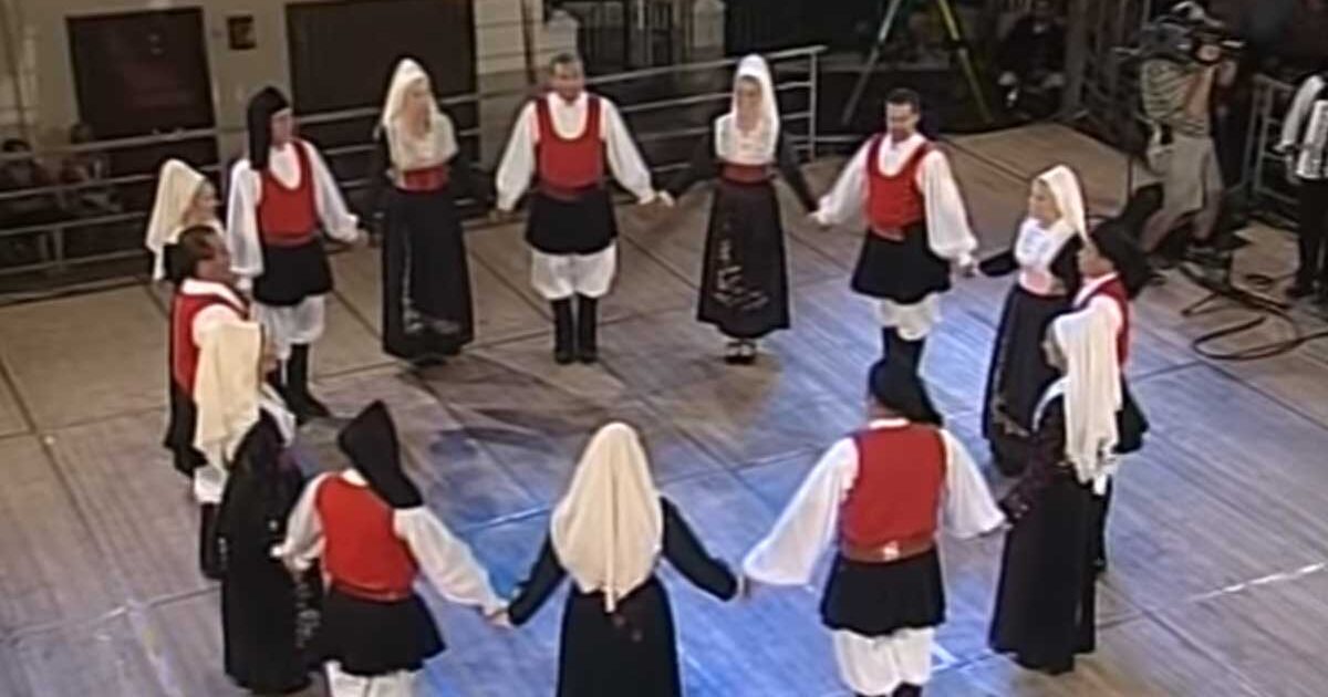 Gruppo folk “Figulinas” di Florinas – Ballu tundu fiolinesu