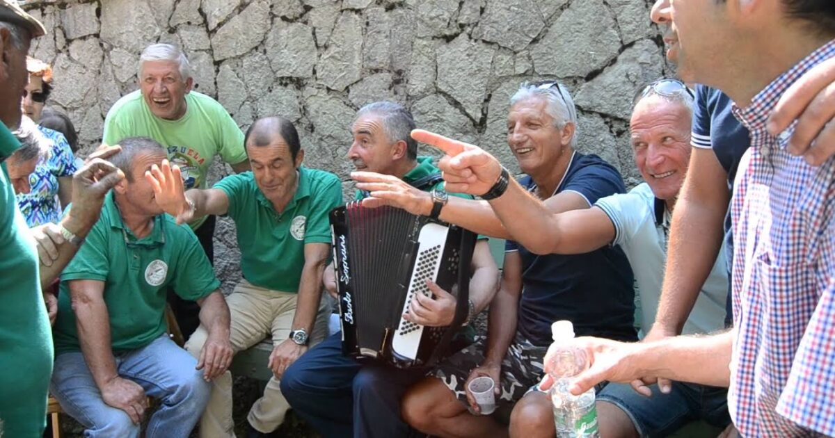 Canto degli Alpini a Campitello di Alfedena