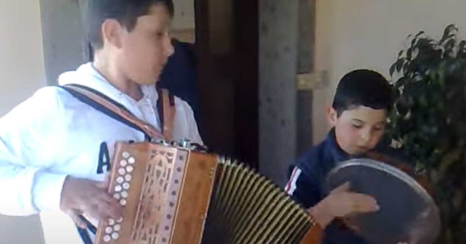 Giacomo e Marco - Organetto e tamburello - Pizzica. Musica popolare.