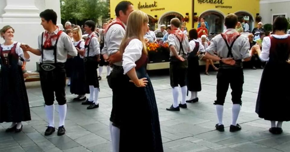 Ballo Tirolese a San Candido, Trentino Alto Adige. Ballo tradizionale.