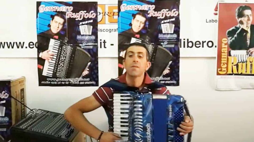 Que Sera Sera - Accordion + Lyrics.