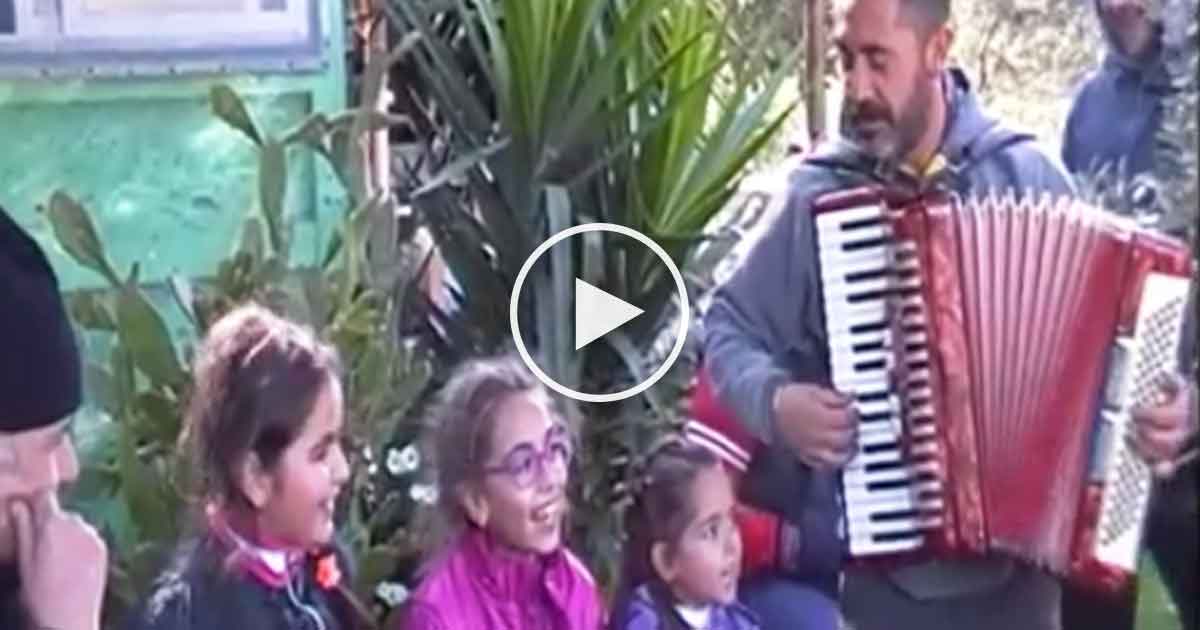 Muttettos in lingua Sarda cantata da 3 bambine