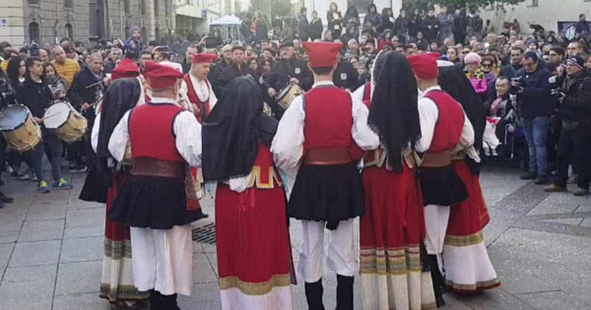 Ballo Tradizionale Sardo in Piazza Eleonora