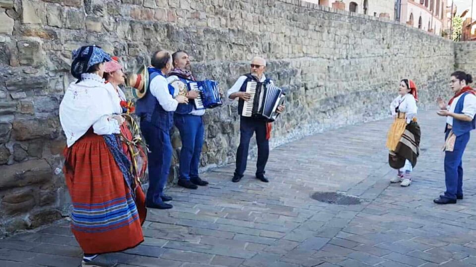 La Tarantella del Gruppo Folk di Castelraimondo - Marche. Musica popolare.