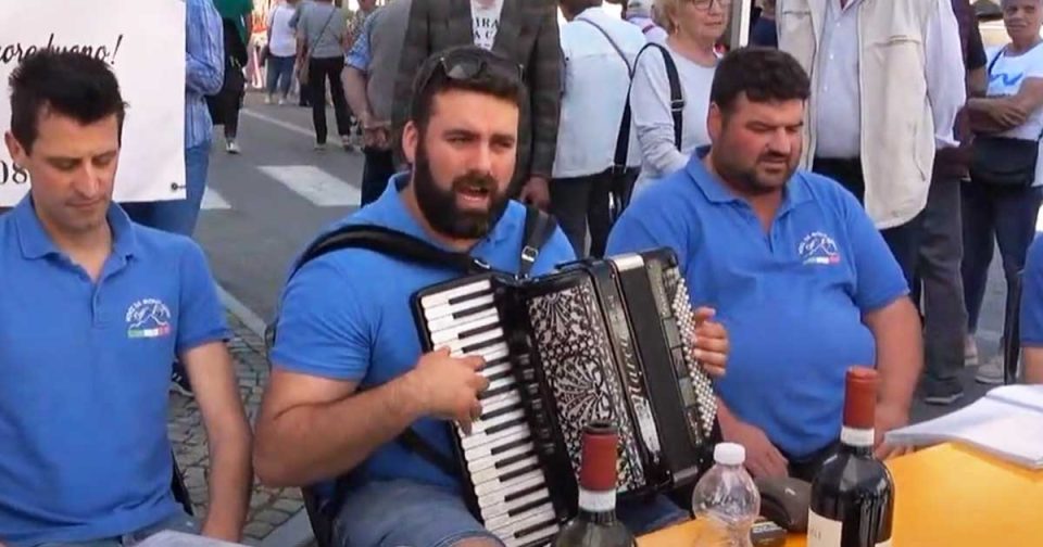 Suona Mandolino - Voci di Montagna - Testo.